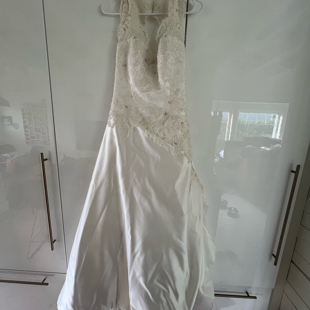 Elegant White Lace Wedding Dress